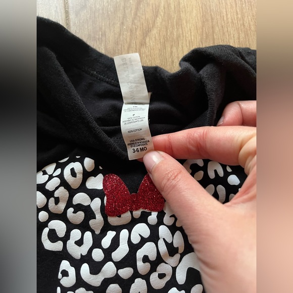 Minnie Mouse black white and red onesie 3-6 months - Picture 5 of 9